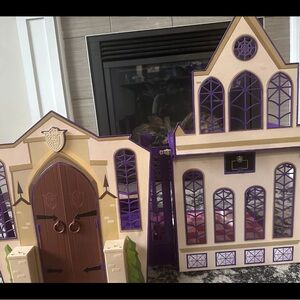 Monster High 2011 Fold Out School Play-set Doll House Missing Pieces